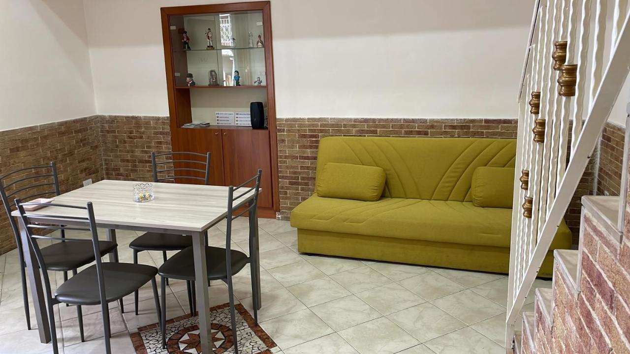 Casa Emilia Apartment เนเปิลส์ ภายนอก รูปภาพ