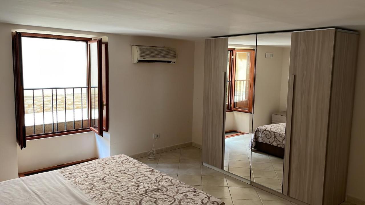 Casa Emilia Apartment เนเปิลส์ ภายนอก รูปภาพ